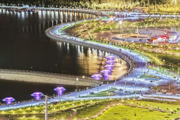 دریاچه چیتگر کجاست-دریاچه چیتگر در شب-دریاچه چیتگر تهران-قیمت تفریحات دریاچه چیتگر-آدرس دریاچه چیتگر-