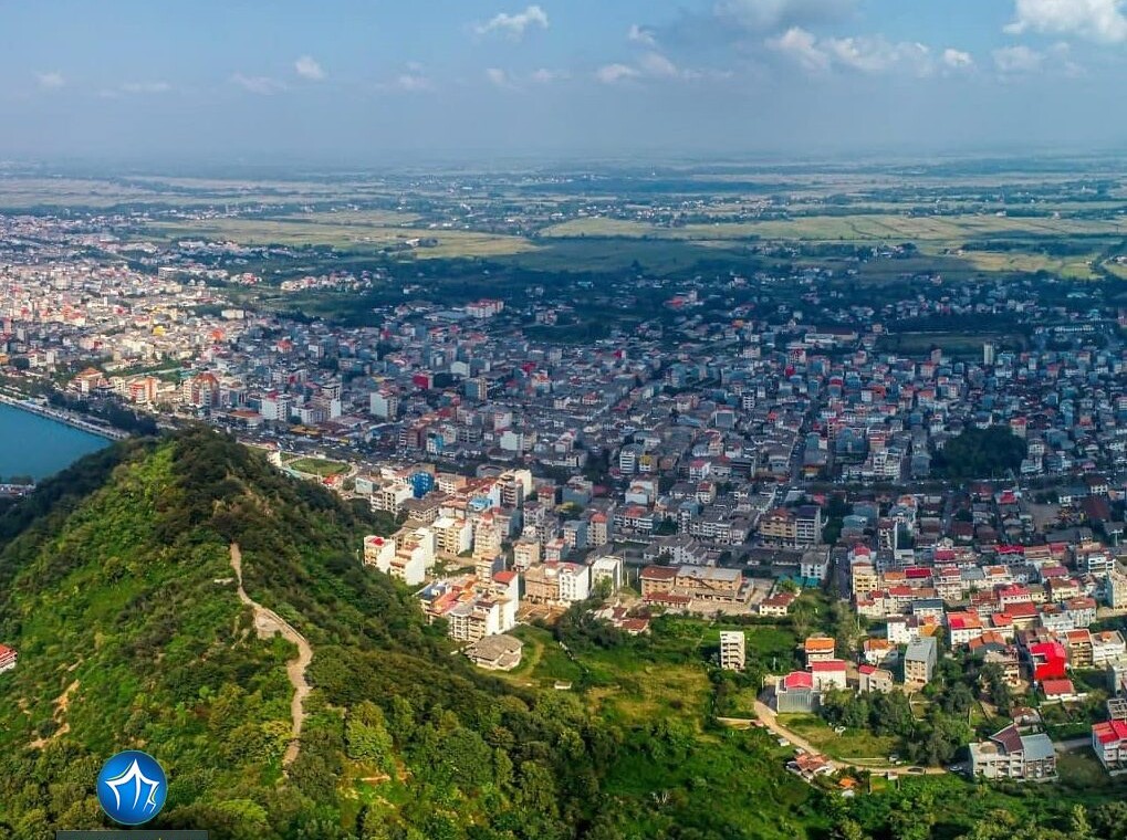 بام سبز لاهیجان در شب-بام لاهیجان -بام سبز لاهیجان کجاست-آدرس بام سبز لاهیجان-بام سبز لاهیجان چند پله دارد-تفریحات بام سبز لاهیجان- (۲)