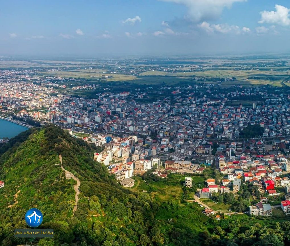 بام سبز لاهیجان در شب-بام لاهیجان -بام سبز لاهیجان کجاست-آدرس بام سبز لاهیجان-بام سبز لاهیجان چند پله دارد-تفریحات بام سبز لاهیجان- (۲)