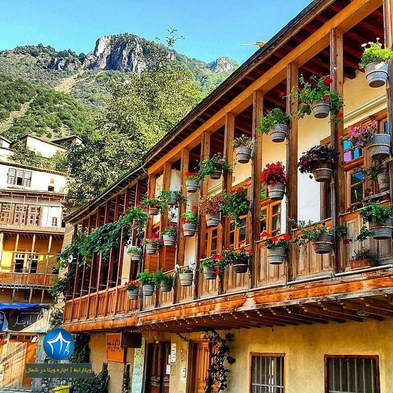 ماسوله کجاست شهری از خانه های پلکانی در گیلان است روستای ماسوله با جاذبه های دیدنی آبشار کوشم موزه مردم شناسی بازار مقصد صدها تور و محل اجاره و اقامت گردشگری