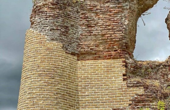 قلعه‌ی لیسار (سلسال) تالش تالش، استان گیلان، ویلارابط، اجاره‌ی ویلا در لیسار تالش، تورهای گردشگری یک روزه (۳)