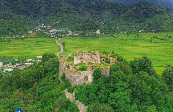 قلعه‌ی لیسار (سلسال) تالش تالش، استان گیلان، ویلارابط، اجاره‌ی ویلا در لیسار تالش، تورهای گردشگری یک روزه (۴)