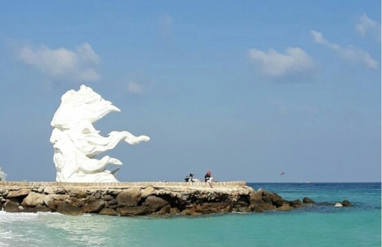 پارک ساحلی سیمرغ کیش-آدرس ساحل سیمرغ کیش- پارک ساحلی سیمرغ جزیره کیش- پارک ساحلی سیمرغ در کیش-ساحل سیمرغ کیش-مجسمه ساحل سیمرغ کیش