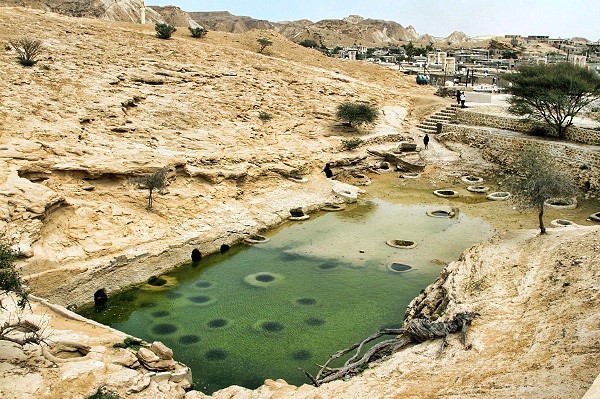 چاه های تلا لافت-چاه های تلا-چاه های تلا جزیره قشم-عکس چاه های تلا در قشم-چاه های تلا در قشم-چاه های تل آب یا طلا